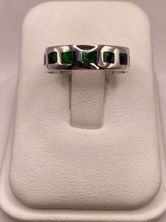 Anillo de Plata Ley 950 con Incrustaciones Rectangulares de Ópalo de Fuego en báscula mostrando peso