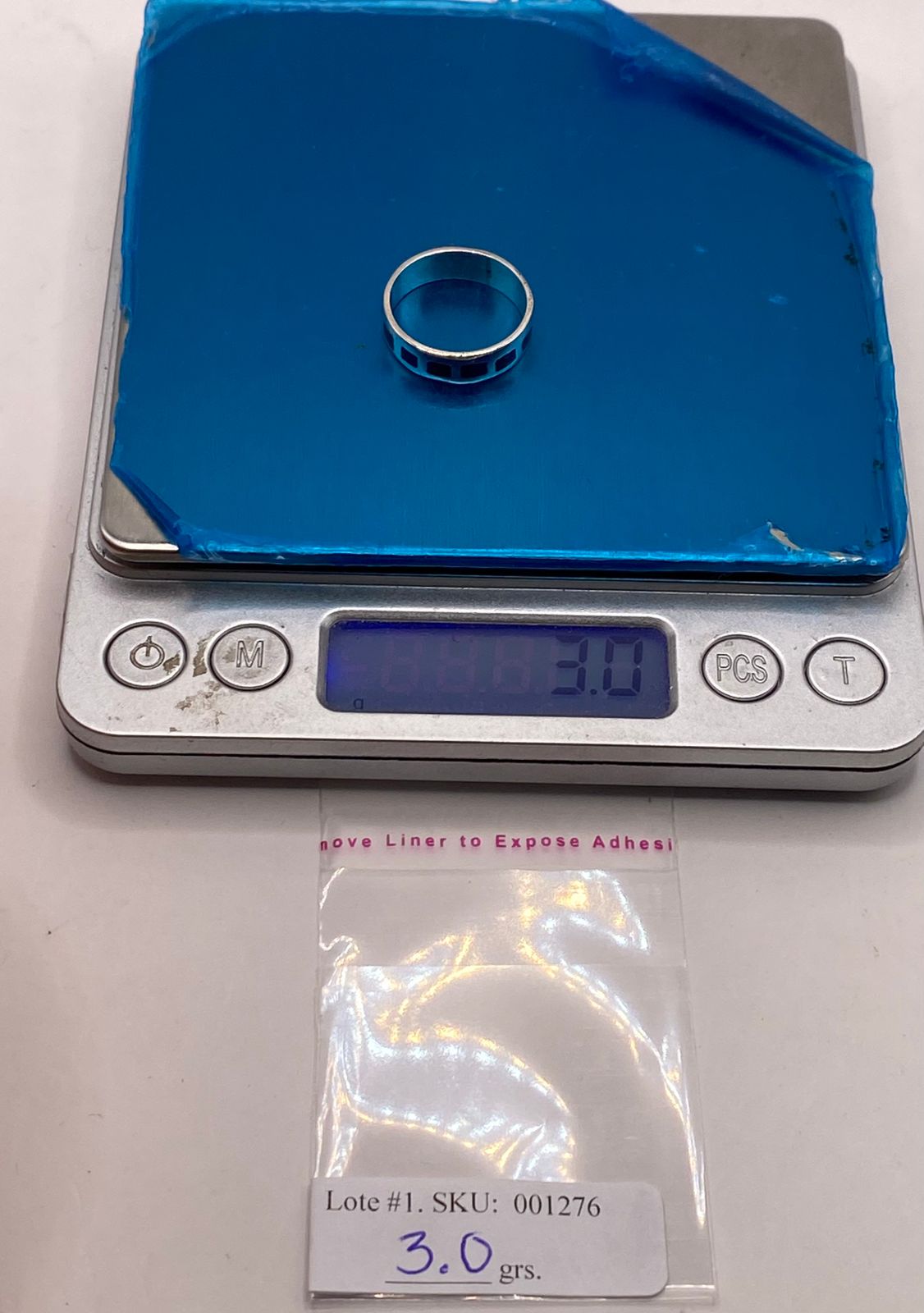 Anillo de Plata Ley 950 con Incrustaciones Rectangulares de Ópalo de Fuego, peso en gramos (báscula)