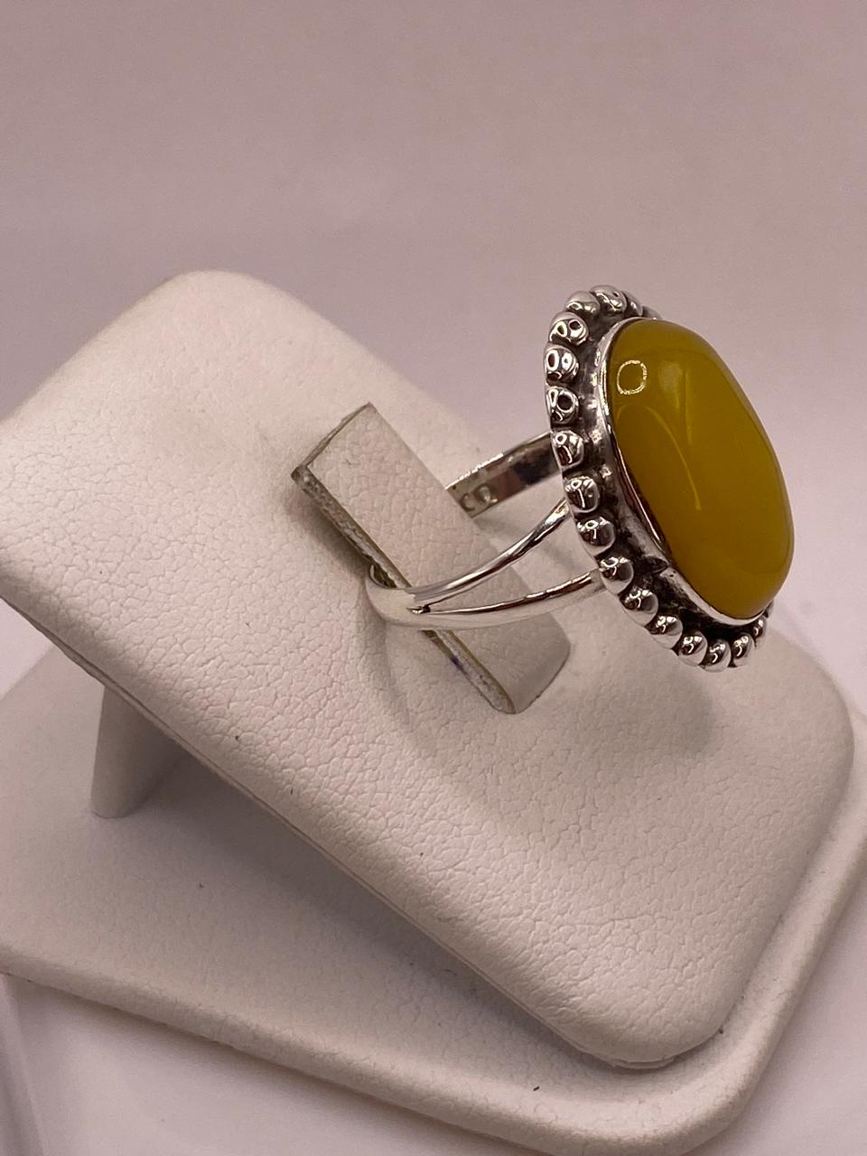 Anillo de Plata Ley 925 con Ágata Amarilla Natural, vista lateral