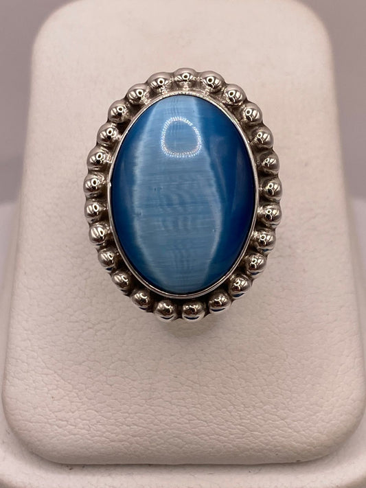 Anillo de Plata Ley 925 con Ágata Azul en báscula mostrando peso