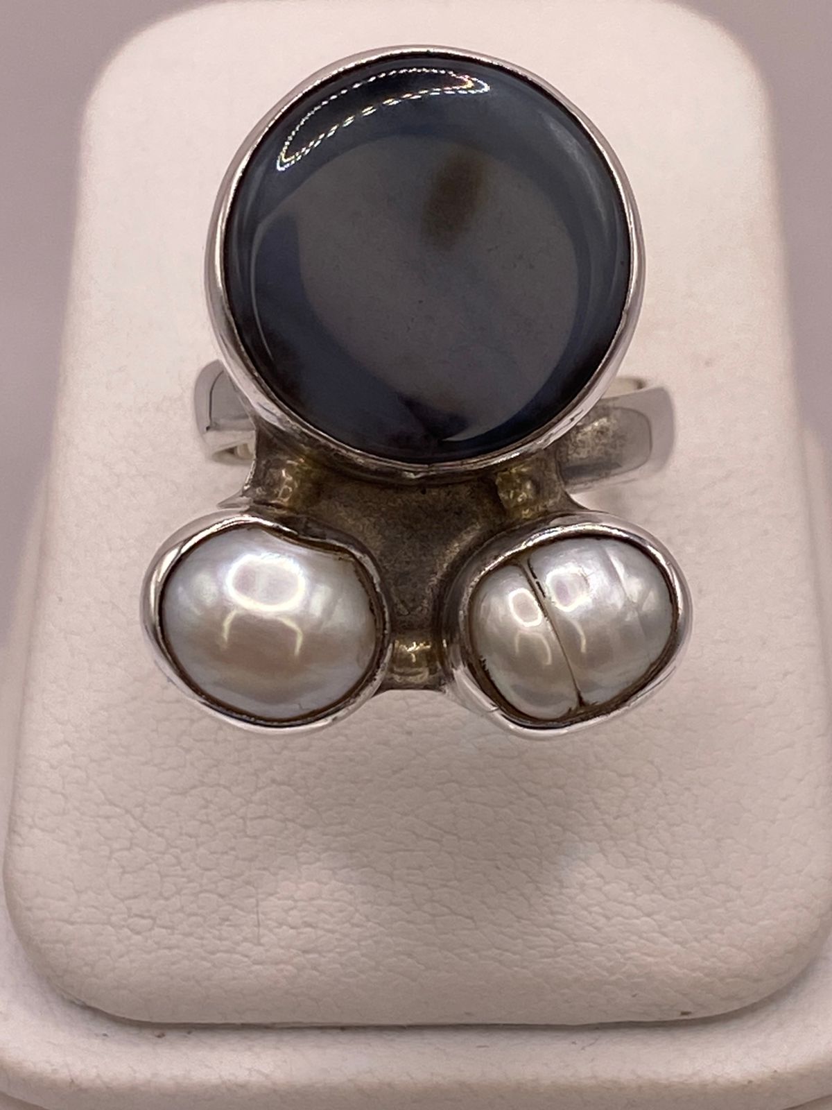 Anillo de Plata Ley 925 con Ágata Azul y Nácar, vista frontal