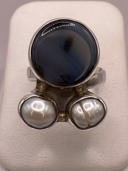 Anillo de Plata Ley 925 con Ágata Azul y Nácar — ángulo diagonal