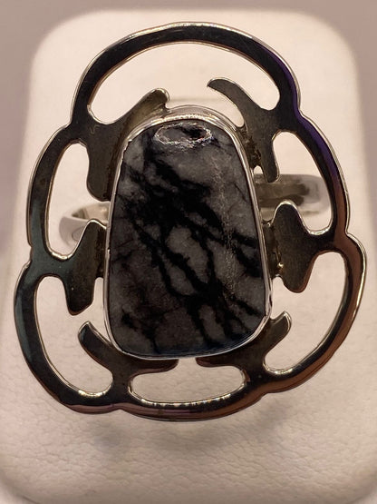 Anillo de Plata Ley 925 con Ágata Gris, vista lateral
