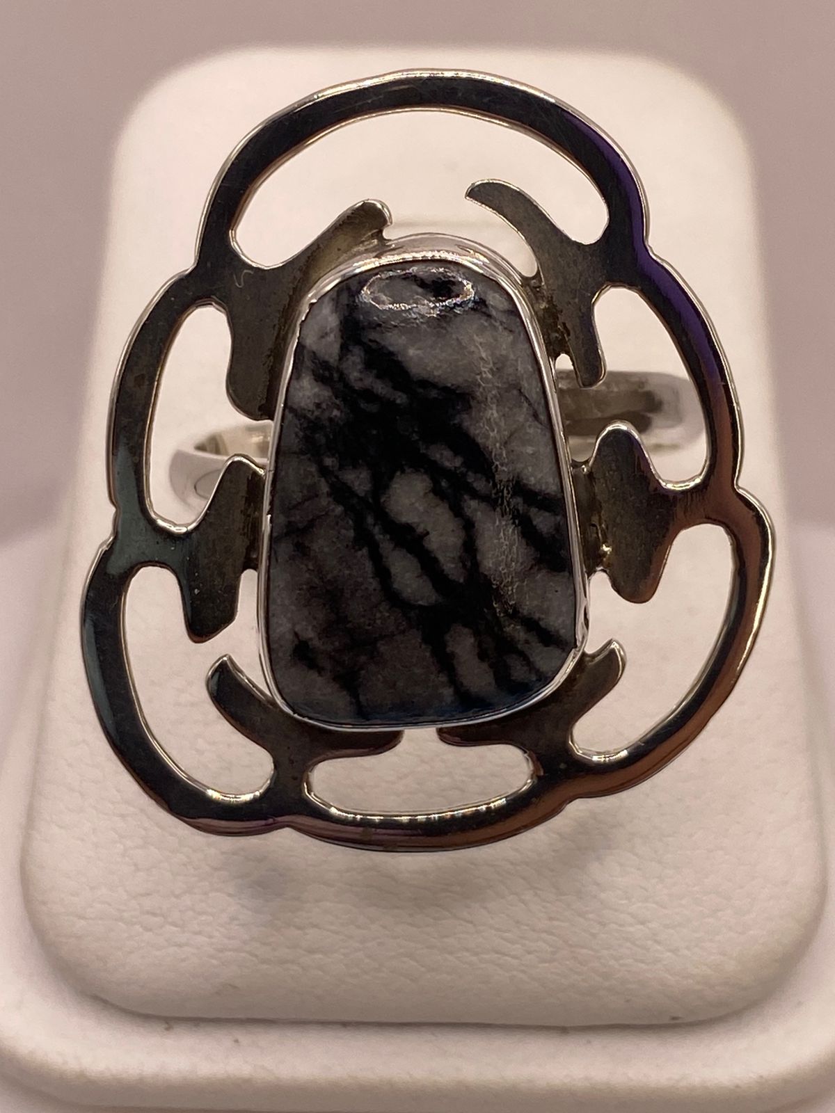 Anillo de Plata Ley 925 con Ágata Gris — vista lateral