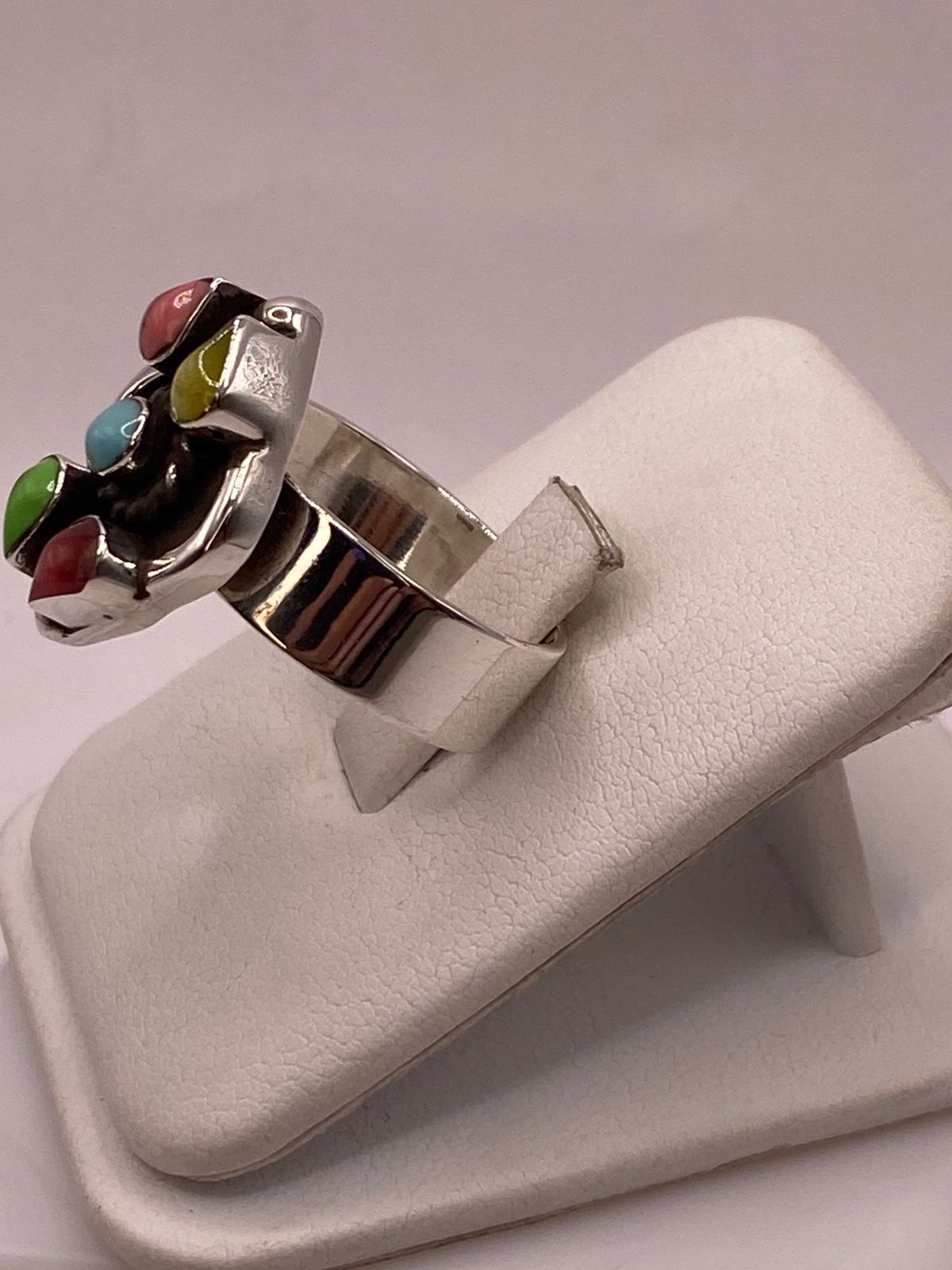 Anillo de Plata Ley 925 con Ágatas Naturales Multicolor, vista lateral