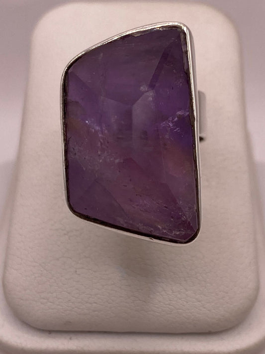 Anillo de Plata Ley 925 con Amatista Natural — vista lateral