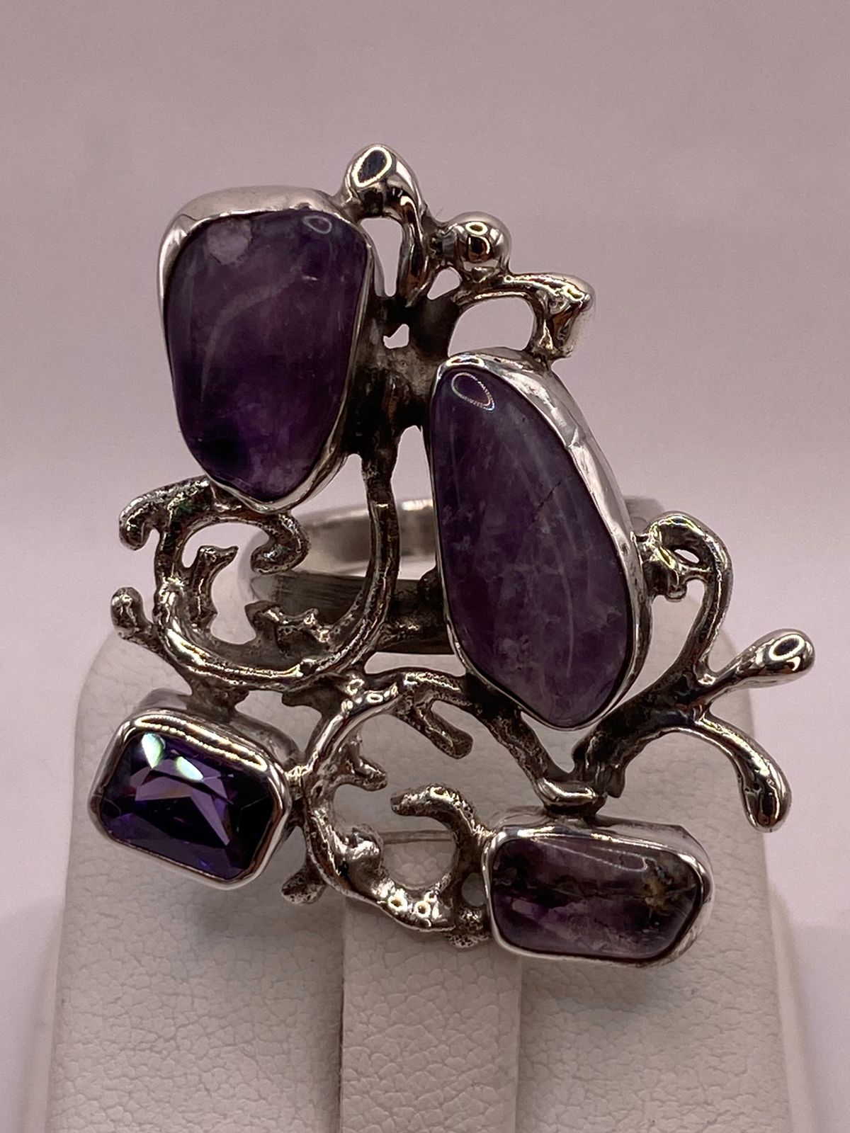 Anillo de Plata Ley 925 con Amatista y Zirconia, sello de autenticidad Plata Ley .925