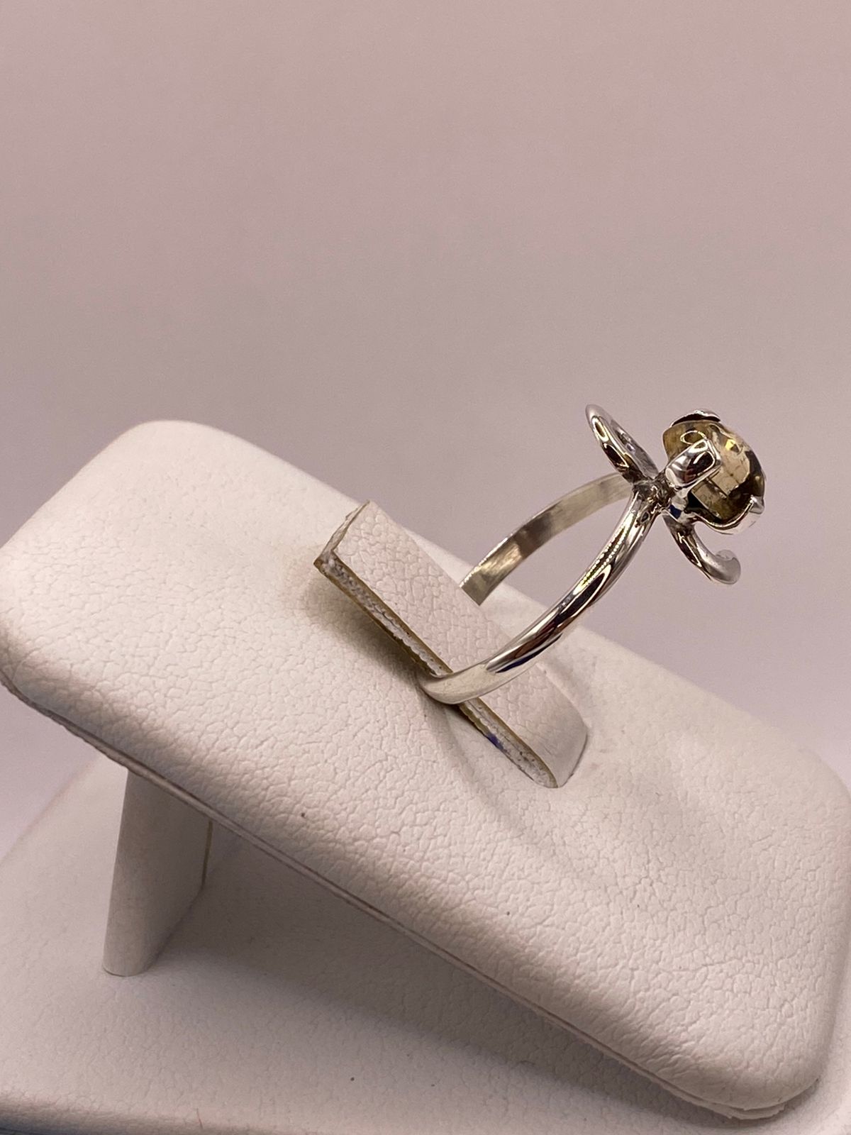 Anillo de Plata Ley 925 con Ámbar Ahumado, vista frontal