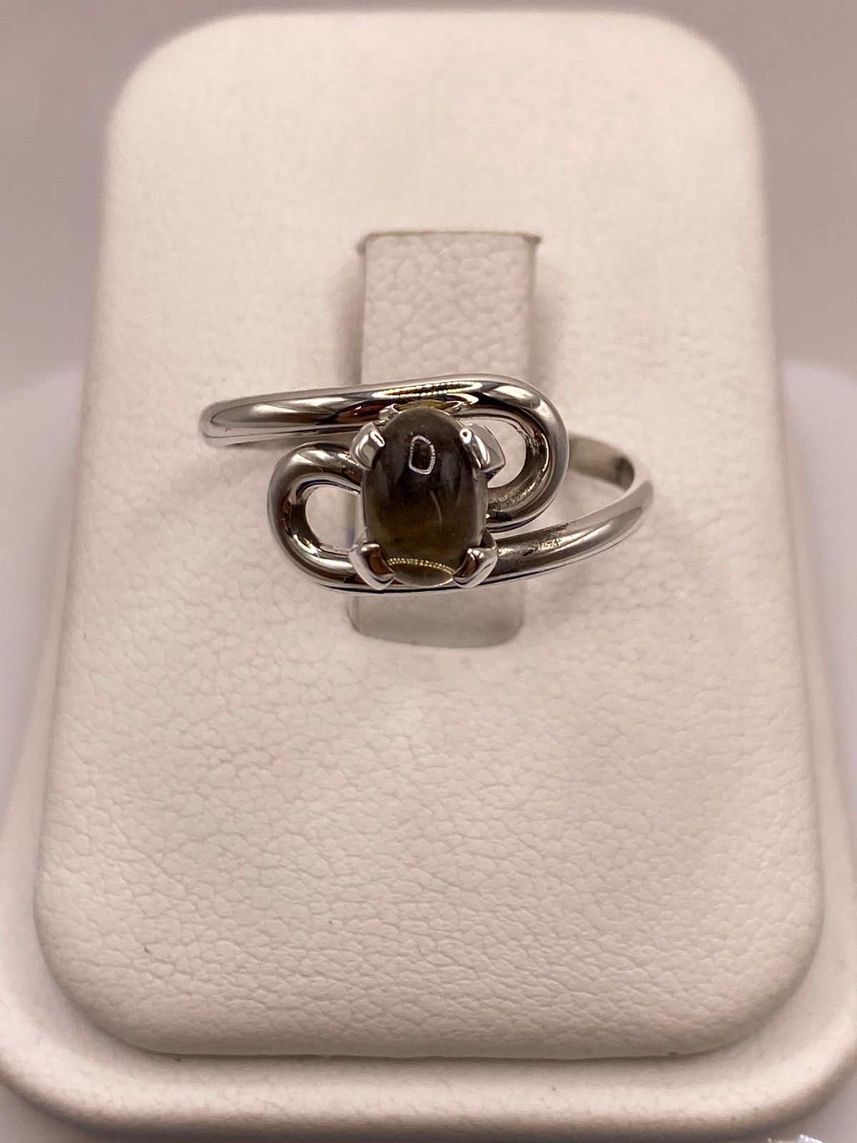 Anillo de Plata Ley 925 con Ámbar Ahumado — detalle de acabado