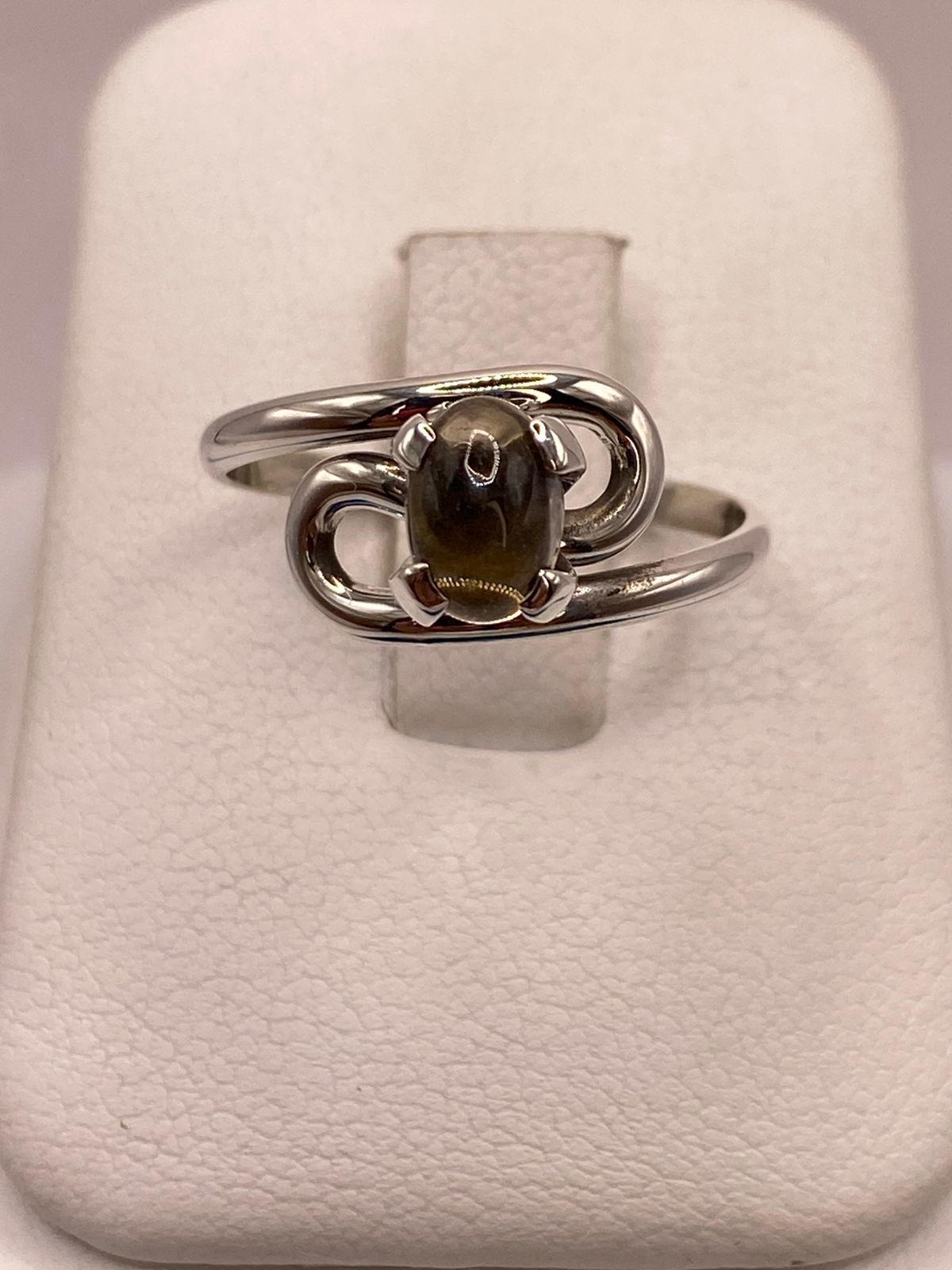 Anillo de Plata Ley 925 con Ámbar Ahumado, vista de detalle