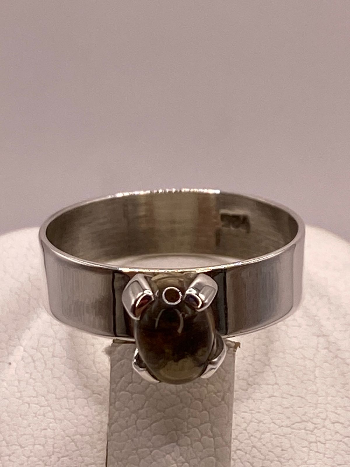 Anillo de Plata Ley 925 con Ámbar Ahumado, sello de autenticidad Plata Ley .925