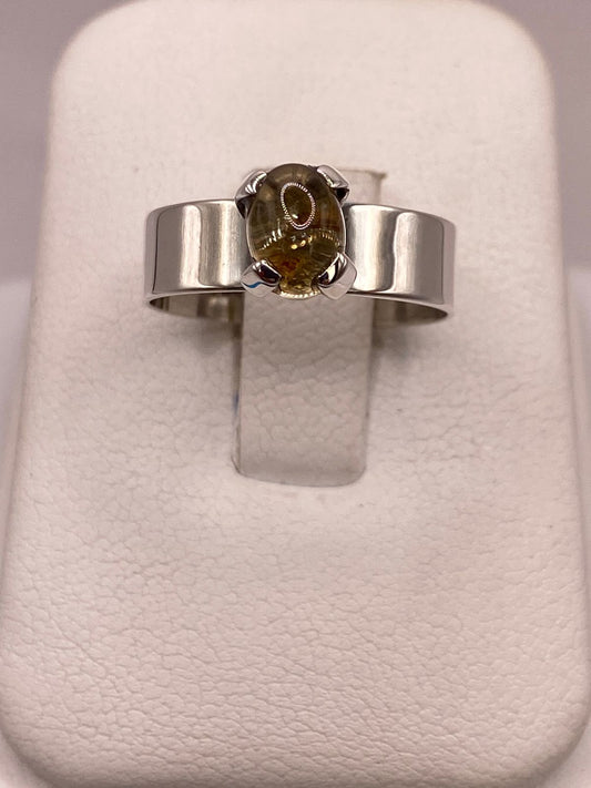 Anillo de Plata Ley 925 con Ámbar Ahumado — ángulo diagonal