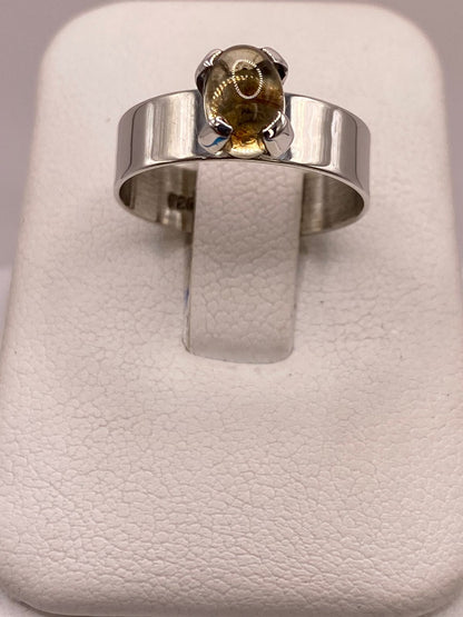 Anillo de Plata Ley 925 con Ámbar Ahumado, vista de detalle