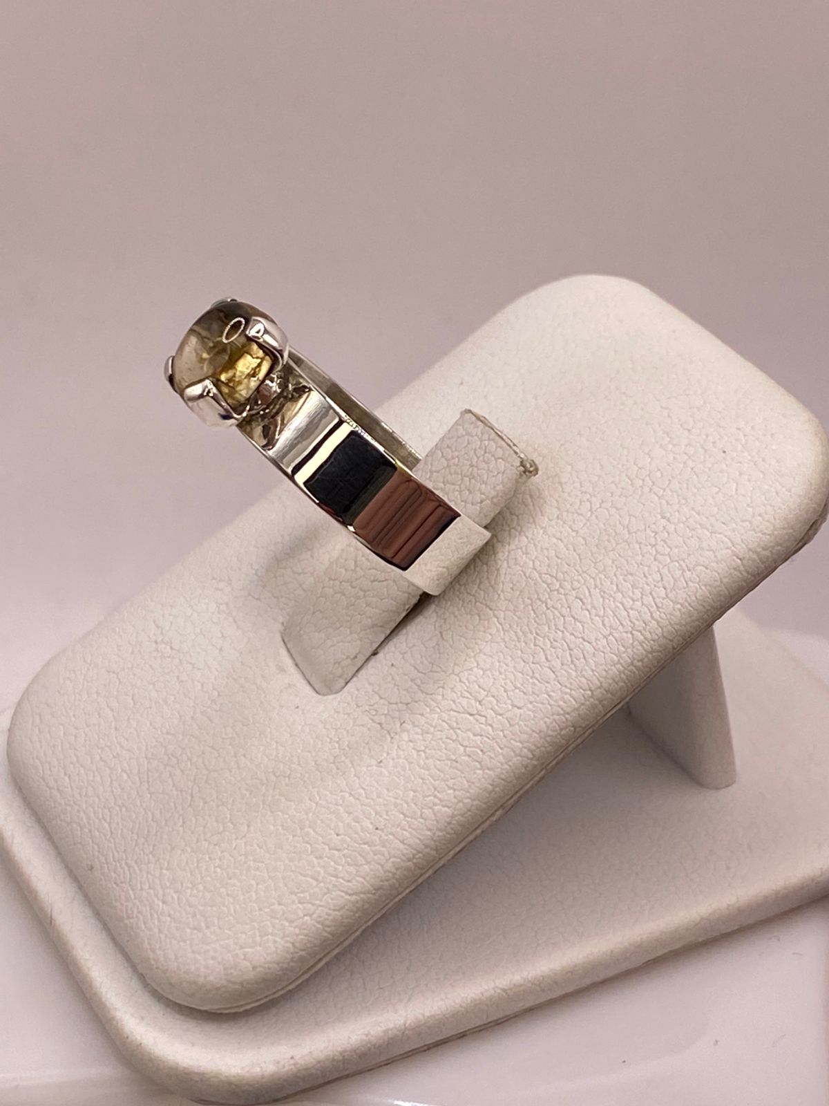 Anillo de Plata Ley 925 con Ámbar Ahumado, vista lateral