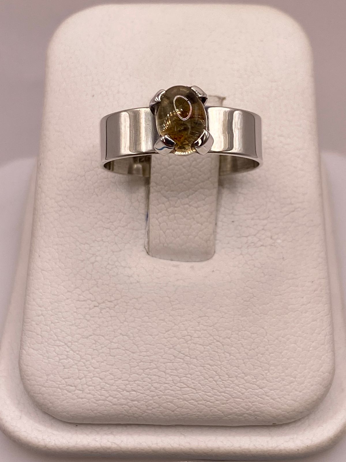 Anillo de Plata Ley 925 con Ámbar Ahumado, vista frontal