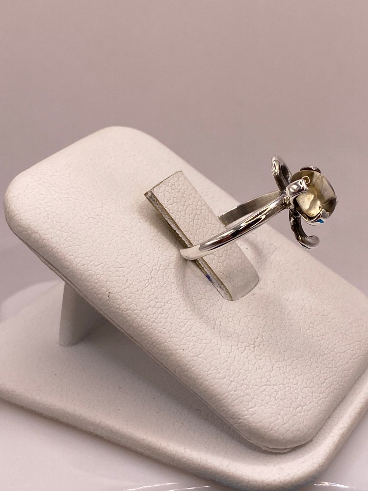 Anillo de Plata Ley 925 con Ámbar Ahumado, vista frontal