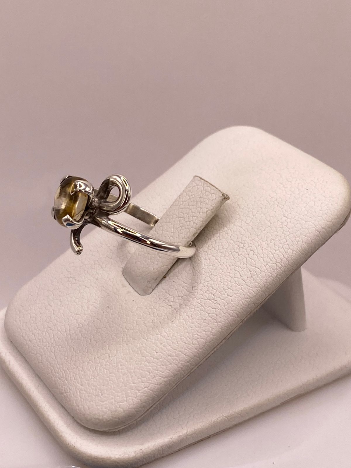 Anillo de Plata Ley 925 con Ámbar Ahumado, vista lateral