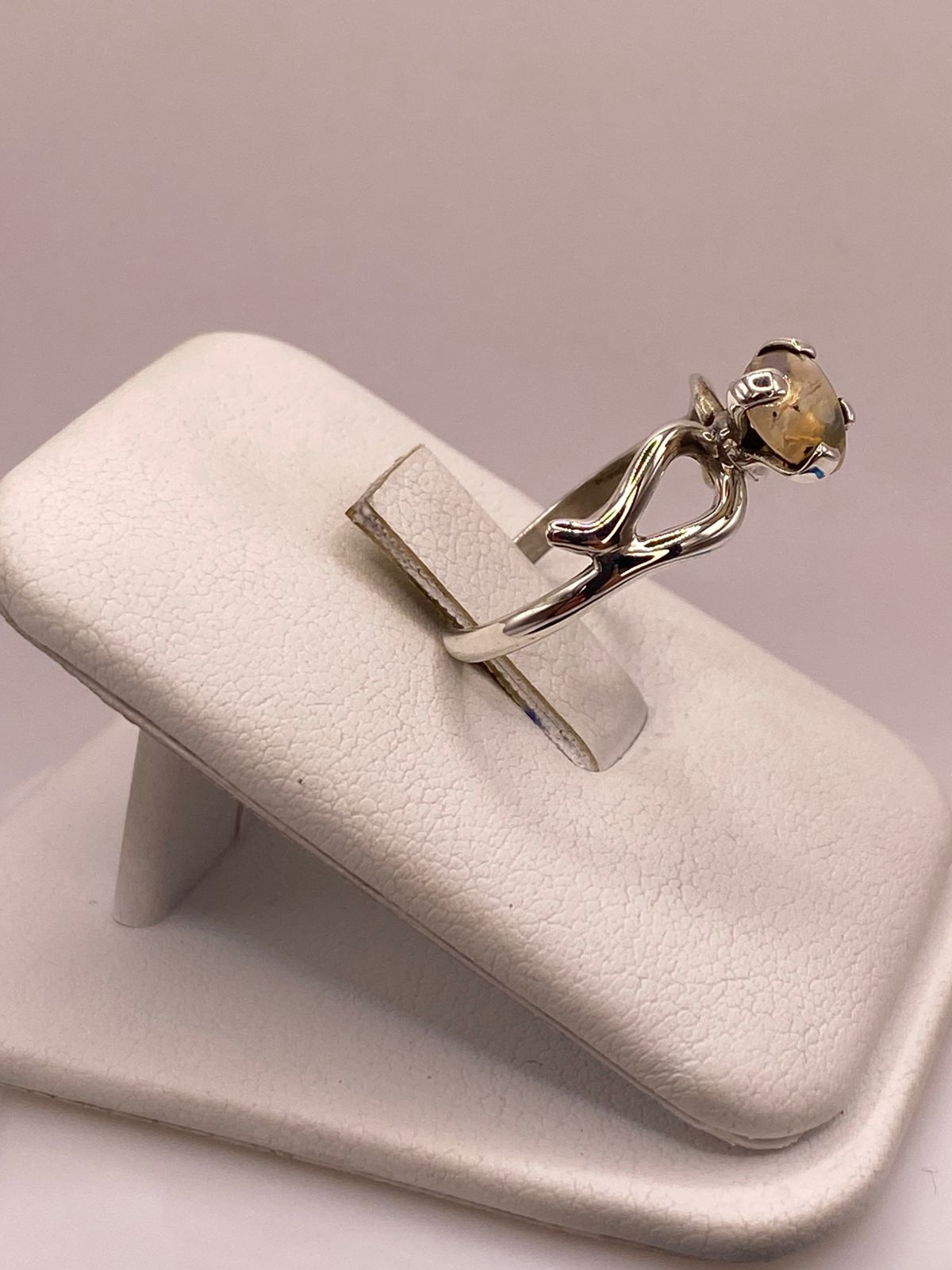 Anillo de Plata Ley 925 con Ámbar Ahumado, vista frontal