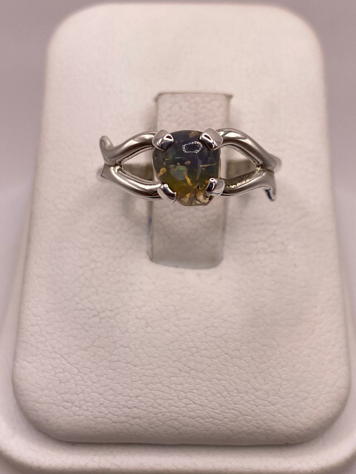 Anillo de Plata Ley 925 con Ámbar Ahumado, vista de detalle