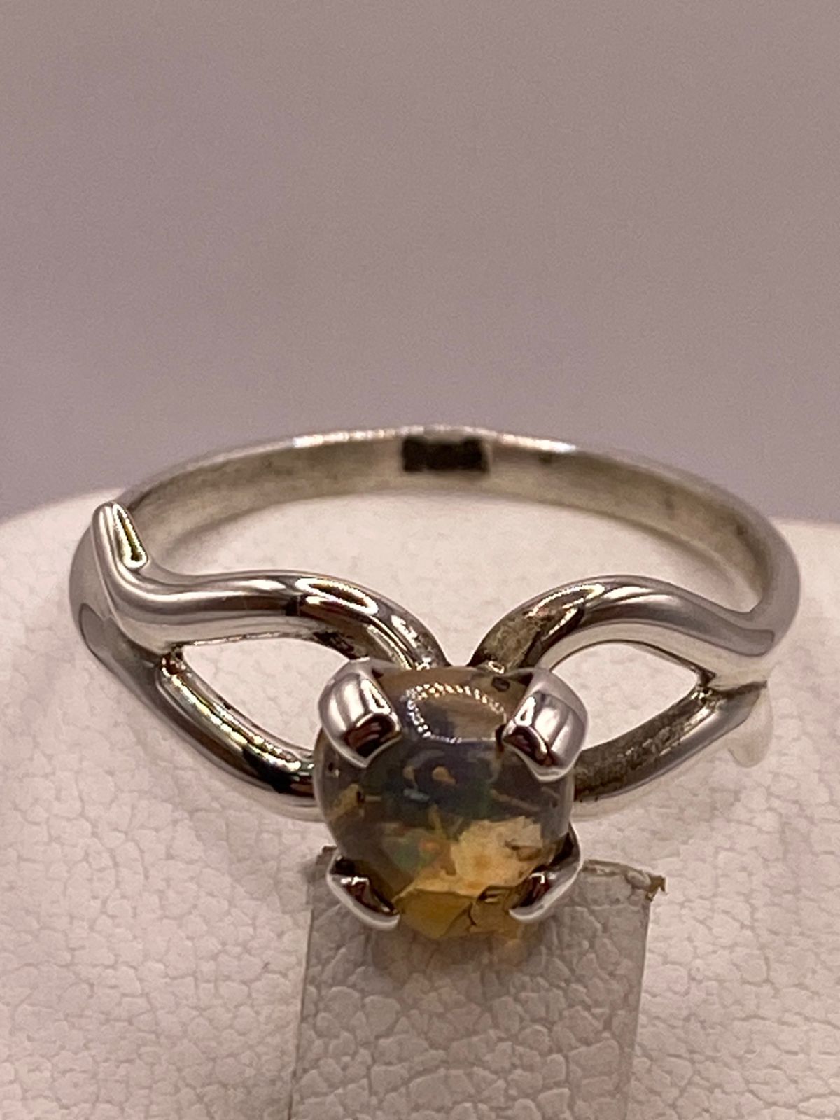Anillo de Plata Ley 925 con Ámbar Ahumado, sello de autenticidad Plata Ley .925