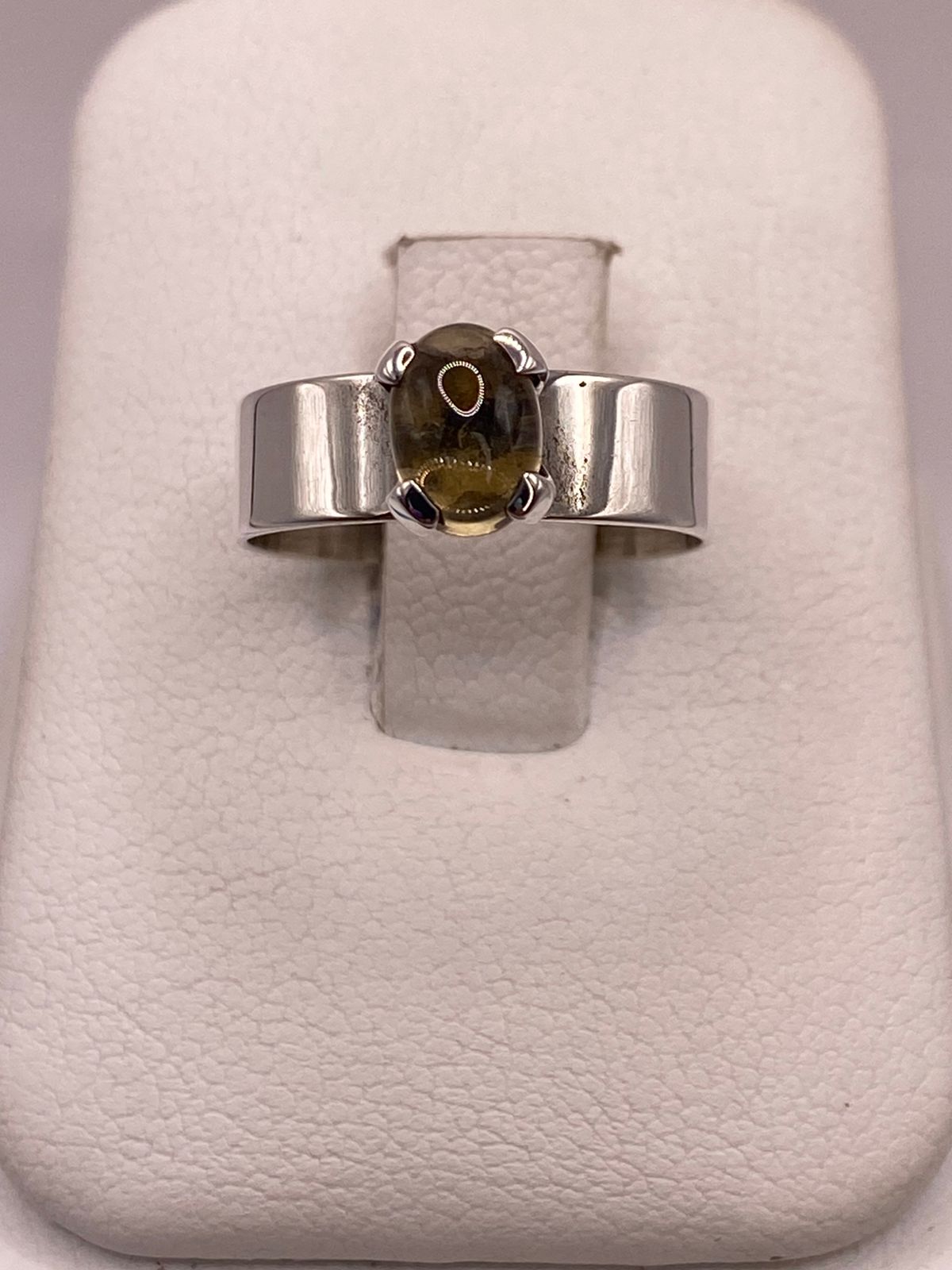 Anillo de Plata Ley 925 con Ámbar Ahumado — ángulo diagonal