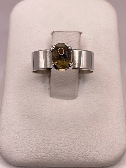 Anillo de Plata Ley 925 con Ámbar Ahumado — ángulo diagonal