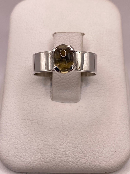 Anillo de Plata Ley 925 con Ámbar Ahumado — ángulo diagonal