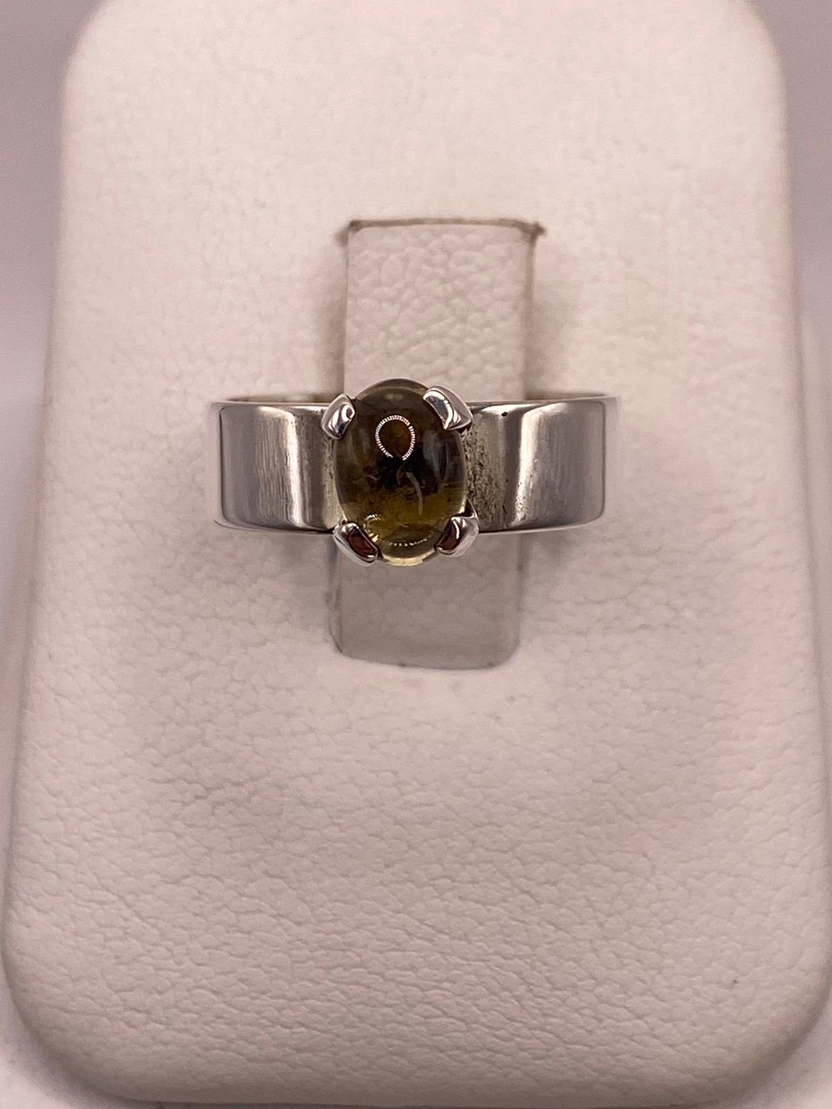Anillo de Plata Ley 925 con Ámbar Ahumado, vista de detalle
