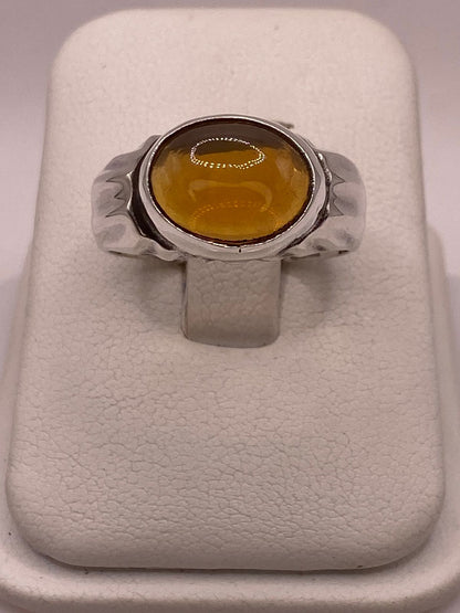 Anillo de Plata Ley 925 con Ámbar Miel — ángulo diagonal