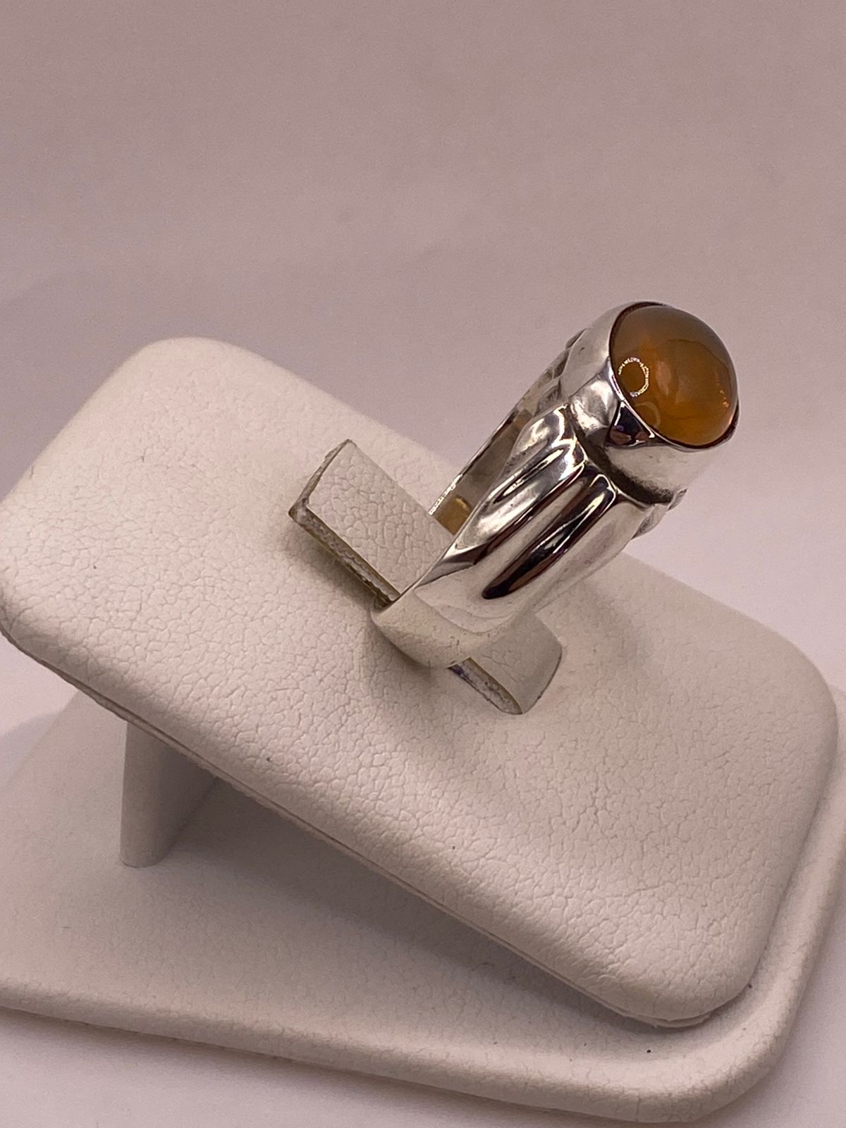 Anillo de Plata Ley 925 con Ámbar Miel, vista lateral