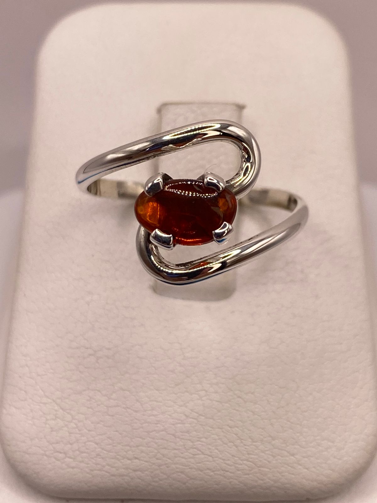 Anillo de Plata Ley 925 con Ámbar Natural, vista frontal