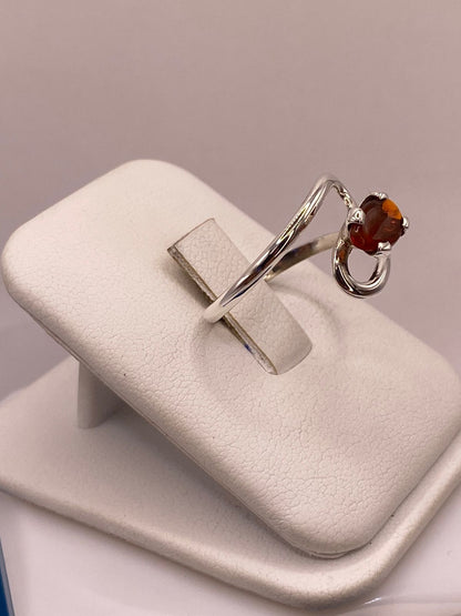 Anillo de Plata Ley 925 con Ámbar Natural, vista de detalle