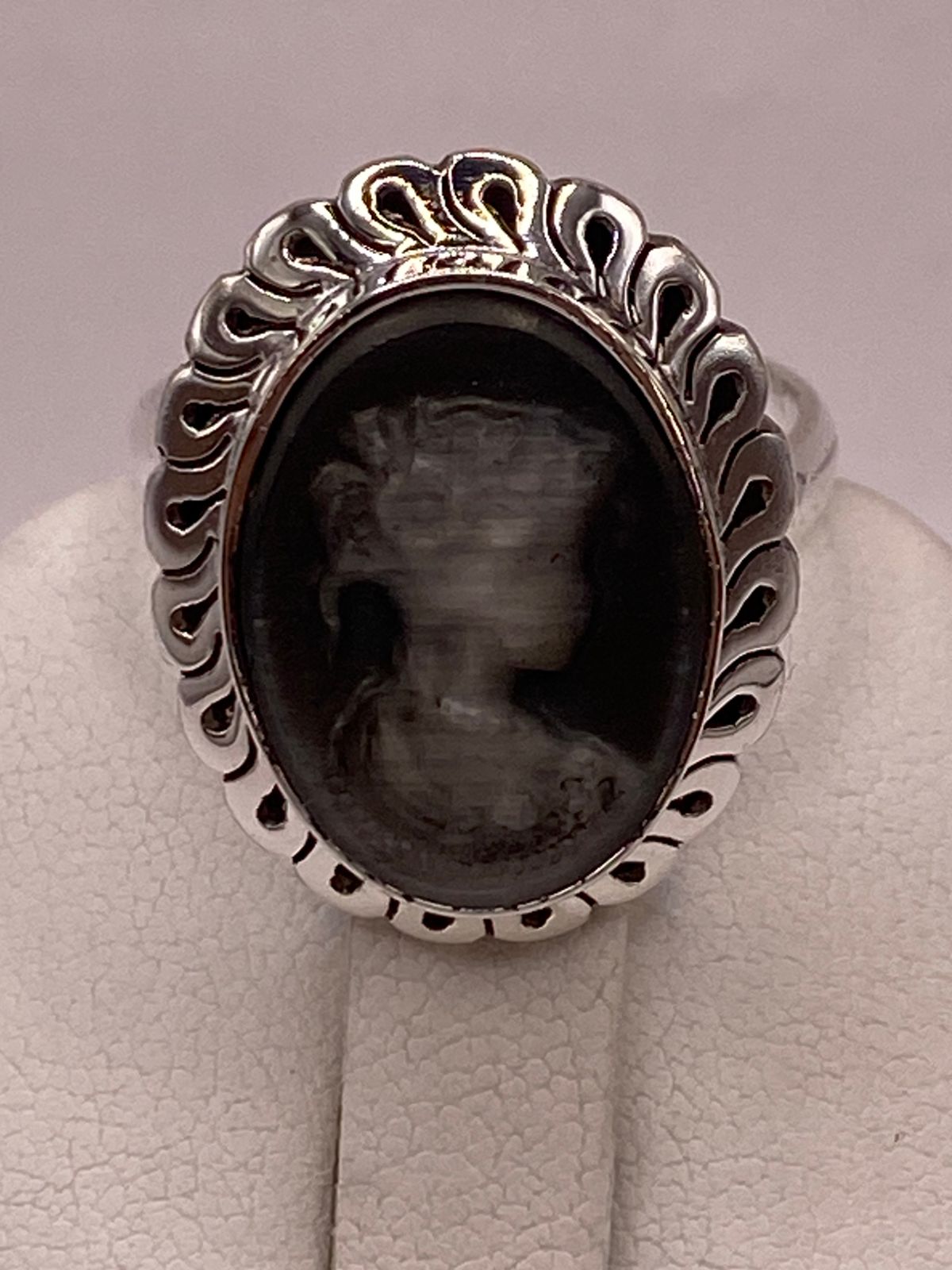 Anillo de Plata Ley 925 con Cameo de Ágata Negra, sello de autenticidad Plata Ley .925
