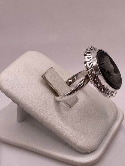 Anillo de Plata Ley 925 con Cameo de Ágata Negra, vista lateral
