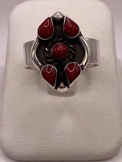 Anillo de Plata Ley 925 con Coral Rojo — detalle de acabado