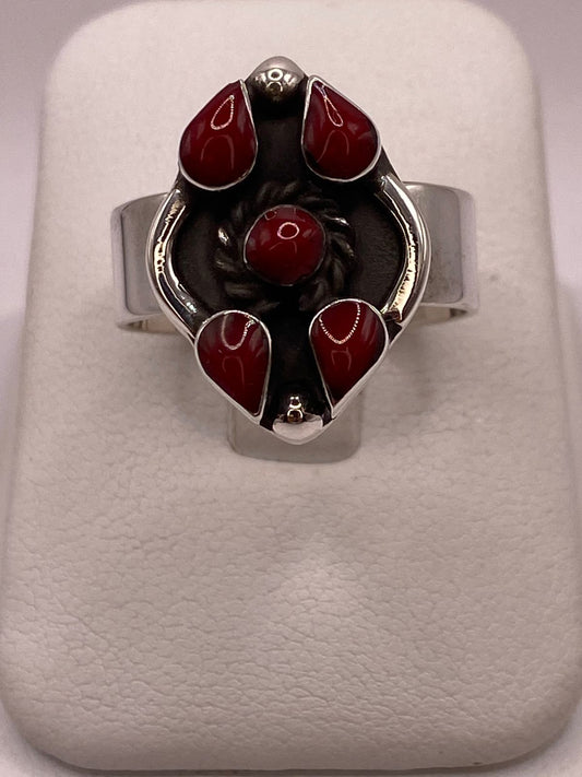 Anillo de Plata Ley 925 con Coral Rojo — detalle de acabado