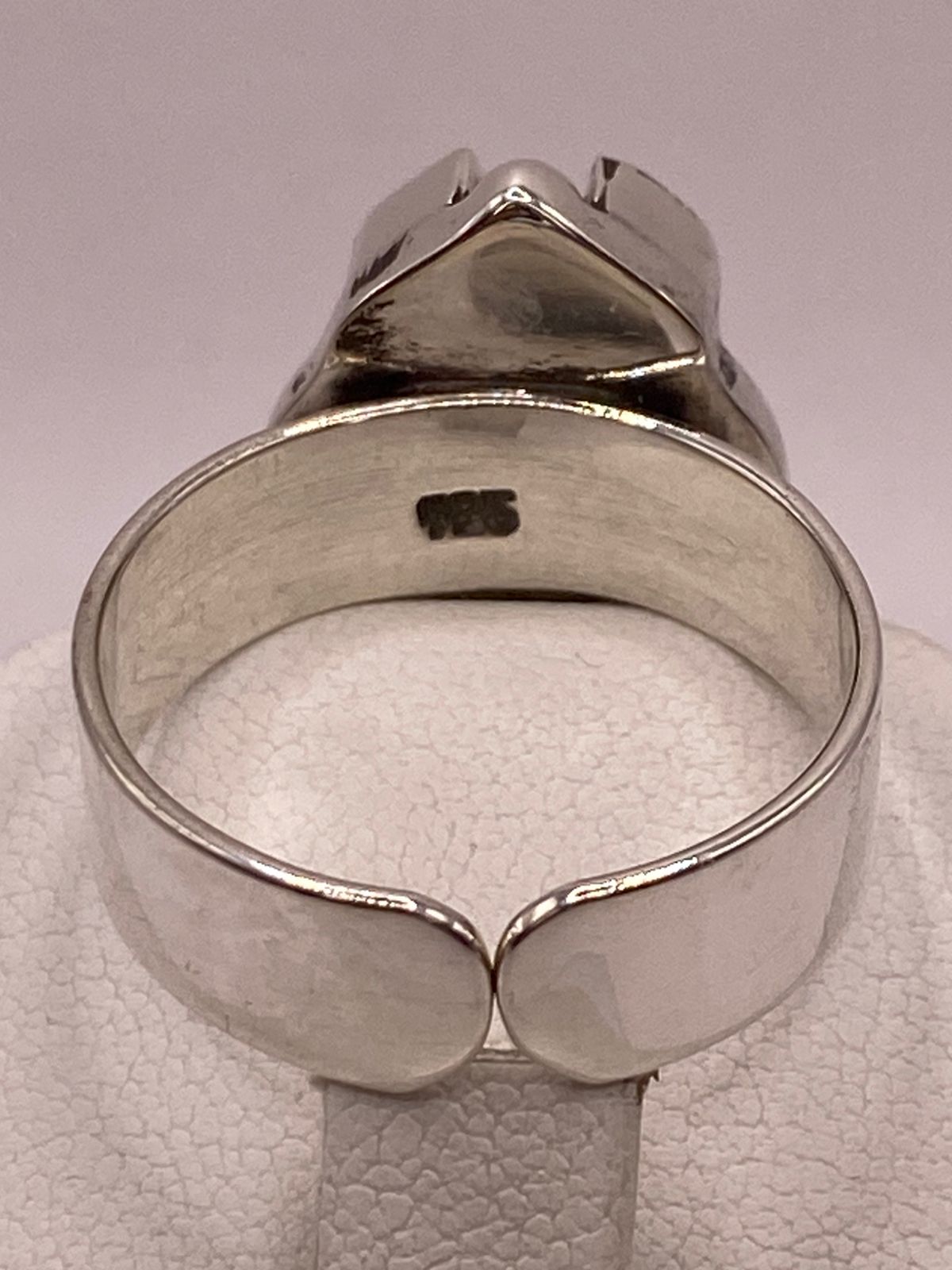 Anillo de Plata Ley 925 con Coral Rojo, sello de autenticidad Plata Ley .925
