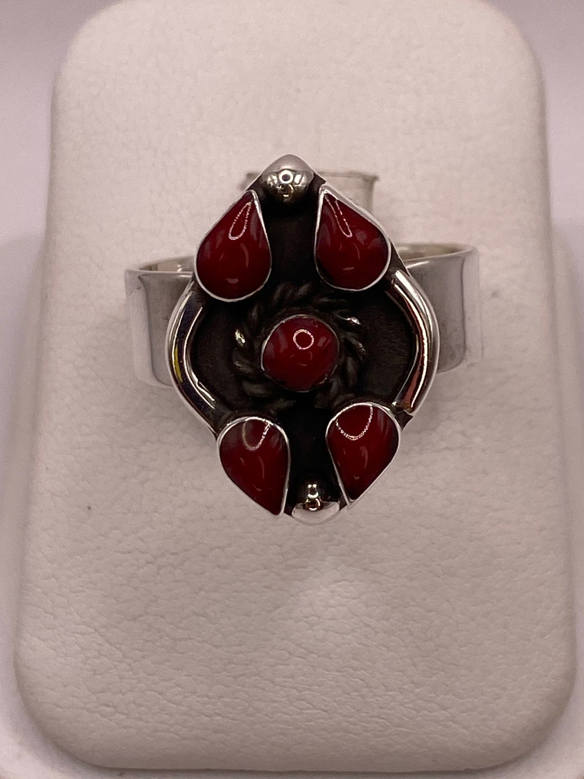 Anillo de Plata Ley 925 con Coral Rojo, vista superior