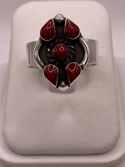 Anillo de Plata Ley 925 con Coral Rojo, vista frontal