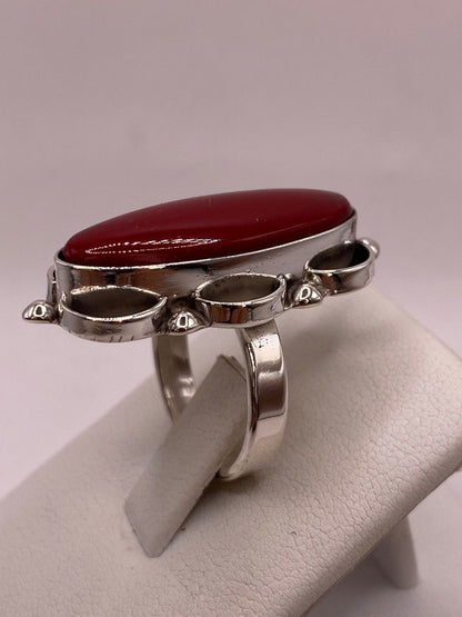 Anillo de Plata Ley 925 con Coral Rojo, vista lateral