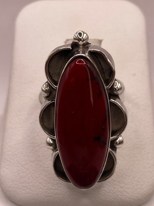 Anillo de Plata Ley 925 con Coral Rojo en báscula mostrando peso