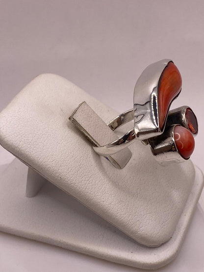 Anillo de Plata Ley 925 con Coralina, Ágata Roja y Zirconia, vista lateral