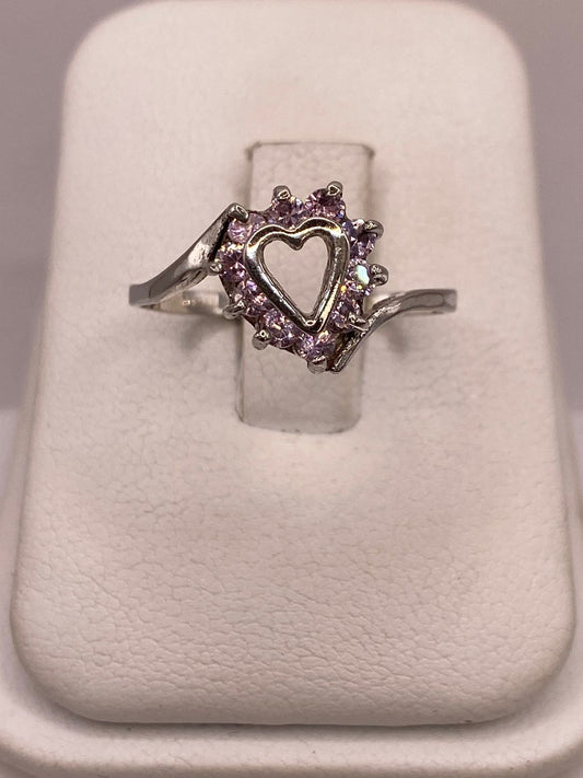 Anillo de Plata Ley 925 Diseño Corazón con Zirconias Rosas — ángulo diagonal