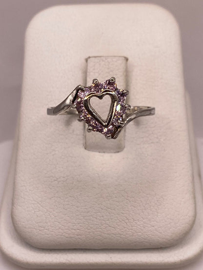Anillo de Plata Ley 925 Diseño Corazón con Zirconias Rosas, vista de detalle