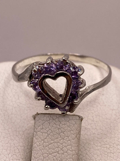 Anillo de Plata Ley 925 Diseño Corazón con Zirconias Violetas, sello de autenticidad Plata Ley .925