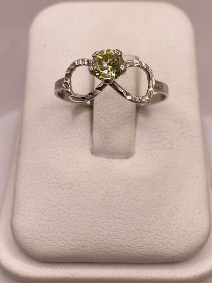 Anillo de Plata Ley 925 Diseño Infinito con Piedra Color Citrino, vista de detalle