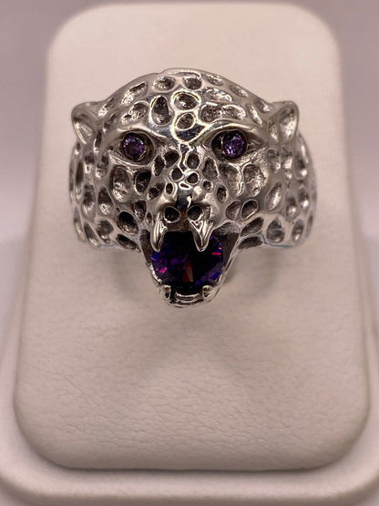 Anillo de Plata Ley 925 Diseño Jaguar con Zirconias Violetas, vista superior
