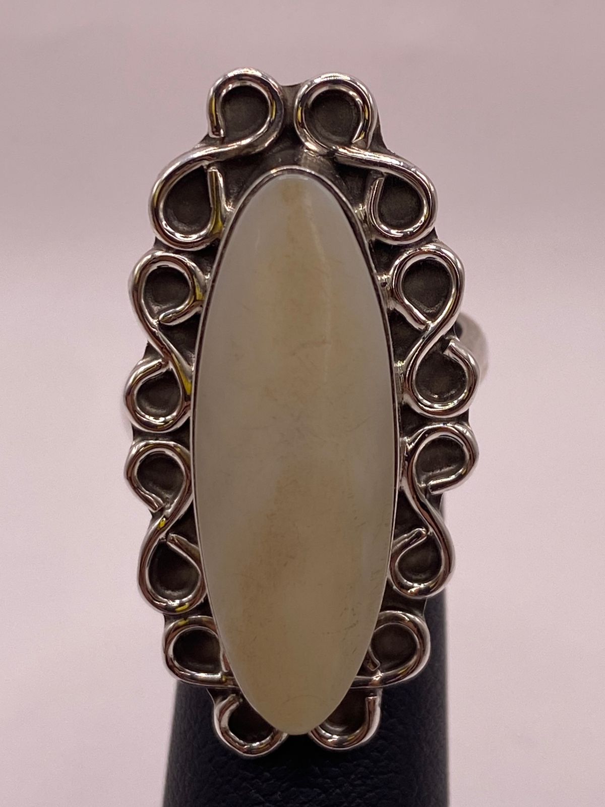 Anillo de Plata Ley 925 con Jade Blanco, sello de autenticidad Plata Ley .925
