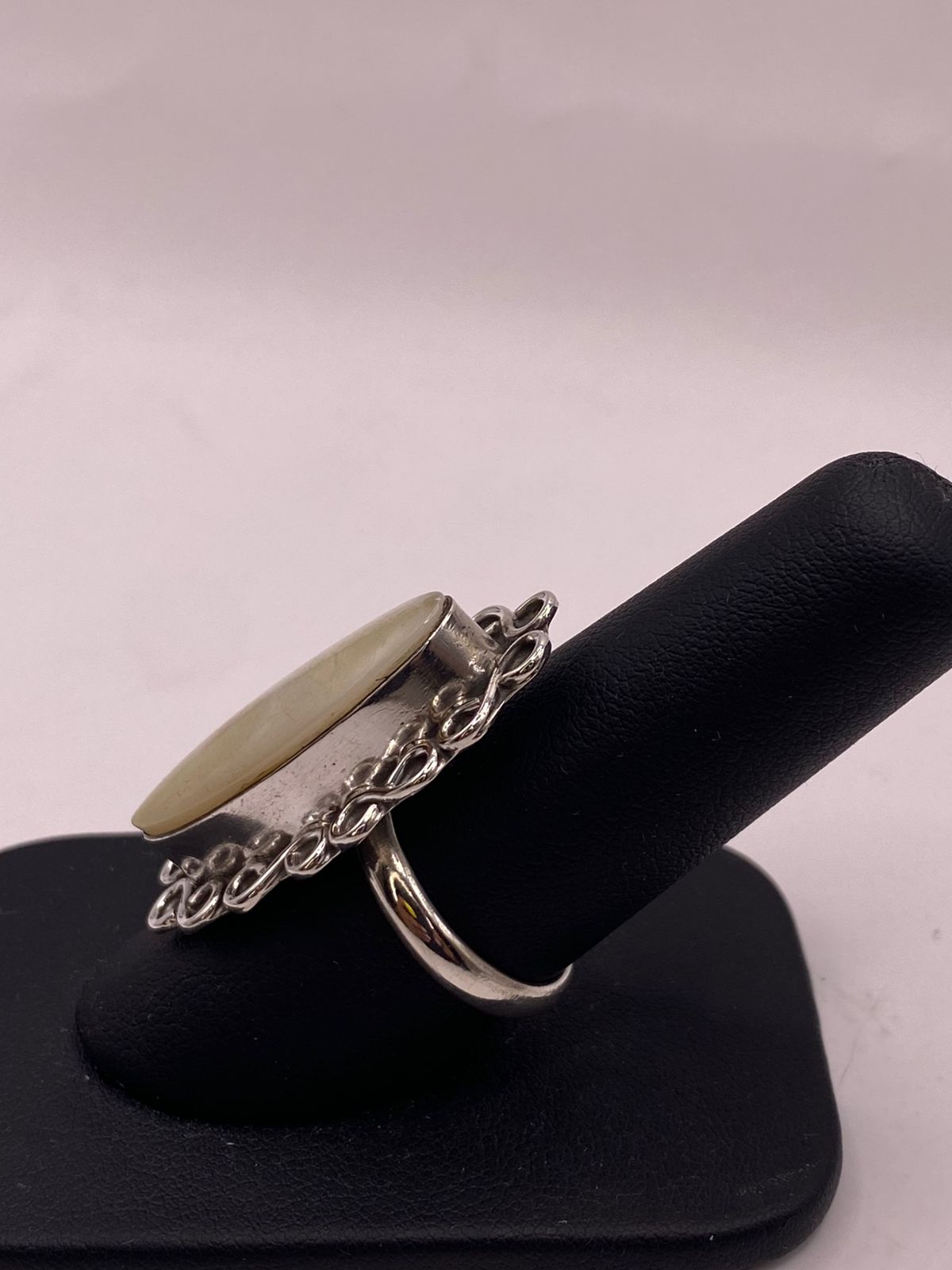 Anillo de Plata Ley 925 con Jade Blanco, vista frontal