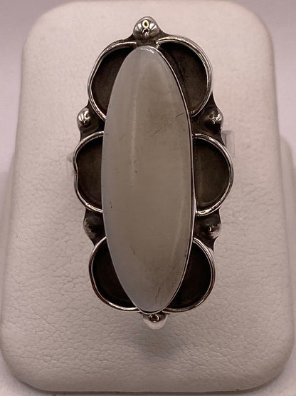 Anillo de Plata Ley 925 con Jade Blanco, vista de detalle